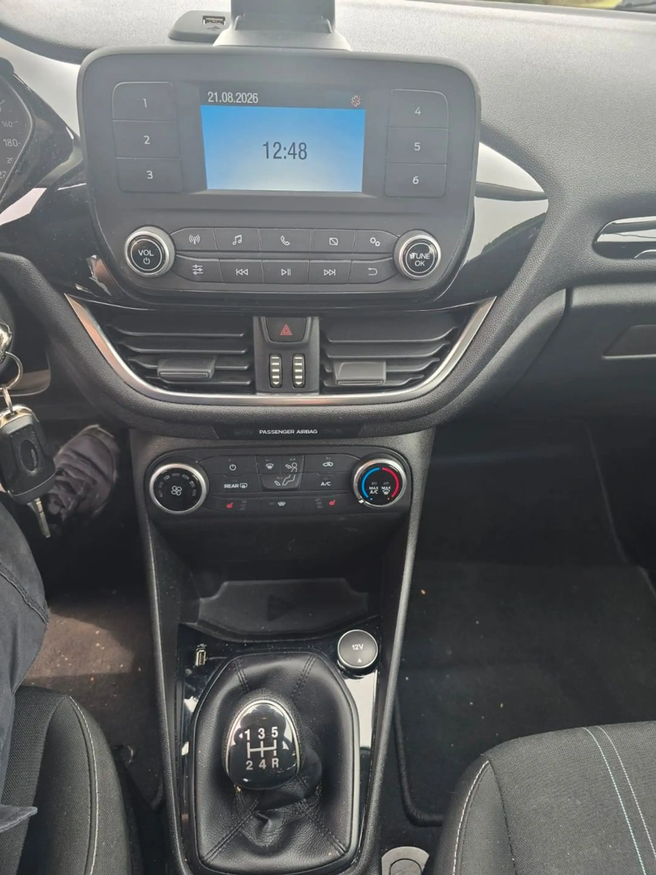 Ford Fiesta Trend — photo 15