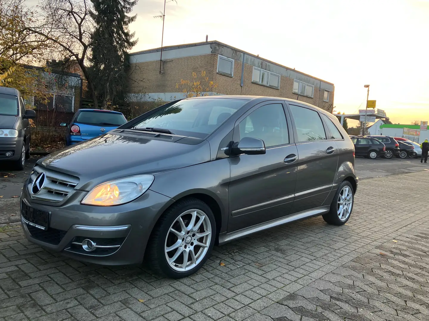 Mercedes-Benz B 170 BlueEfficiency-Teilleder-SHz-Klima-Alu Grau - 2
