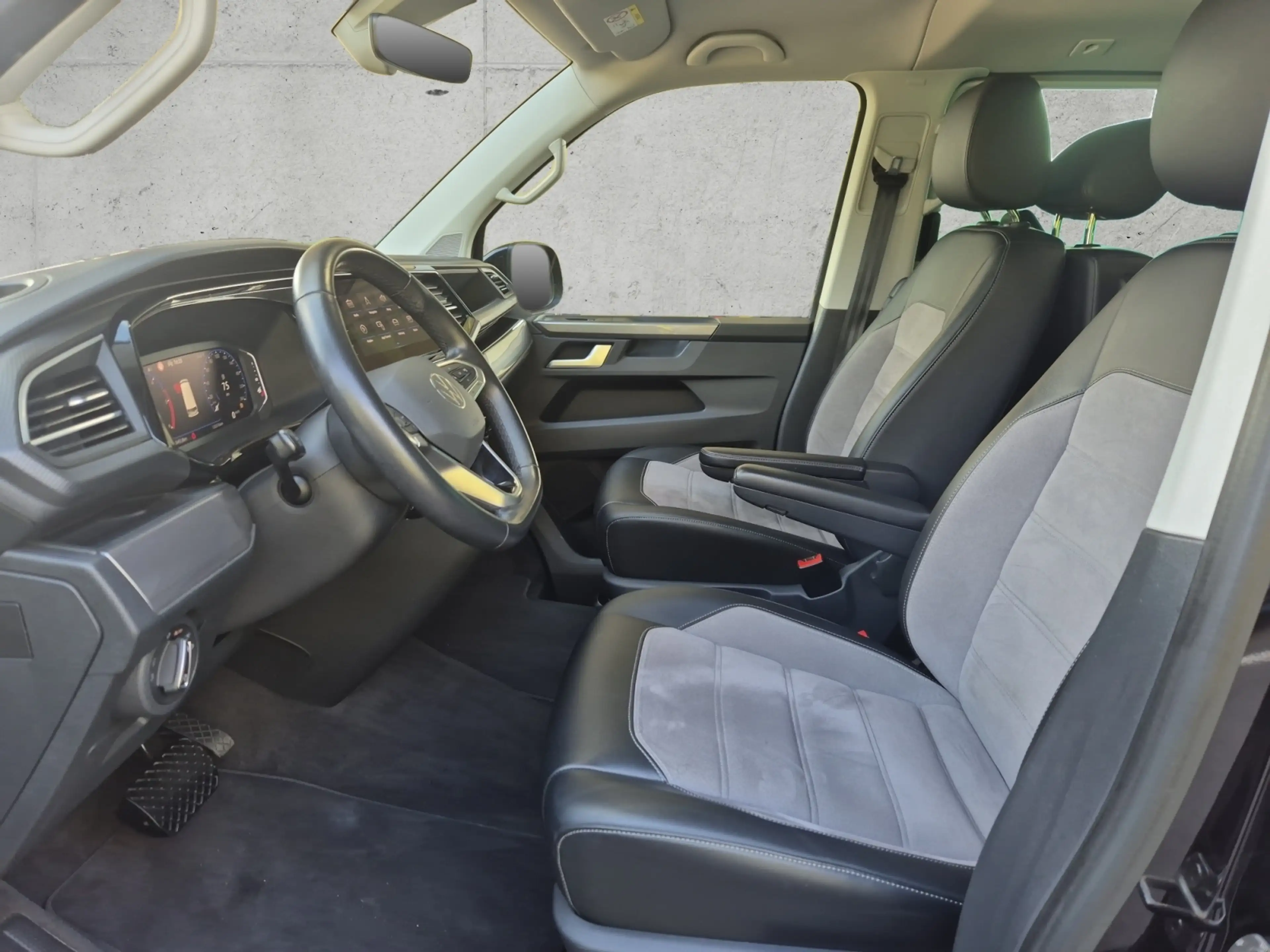 Volkswagen T6.1 Multivan 2.0 TDI DSG Generation Six +RFK+ACC+AHK+LED — photo 11