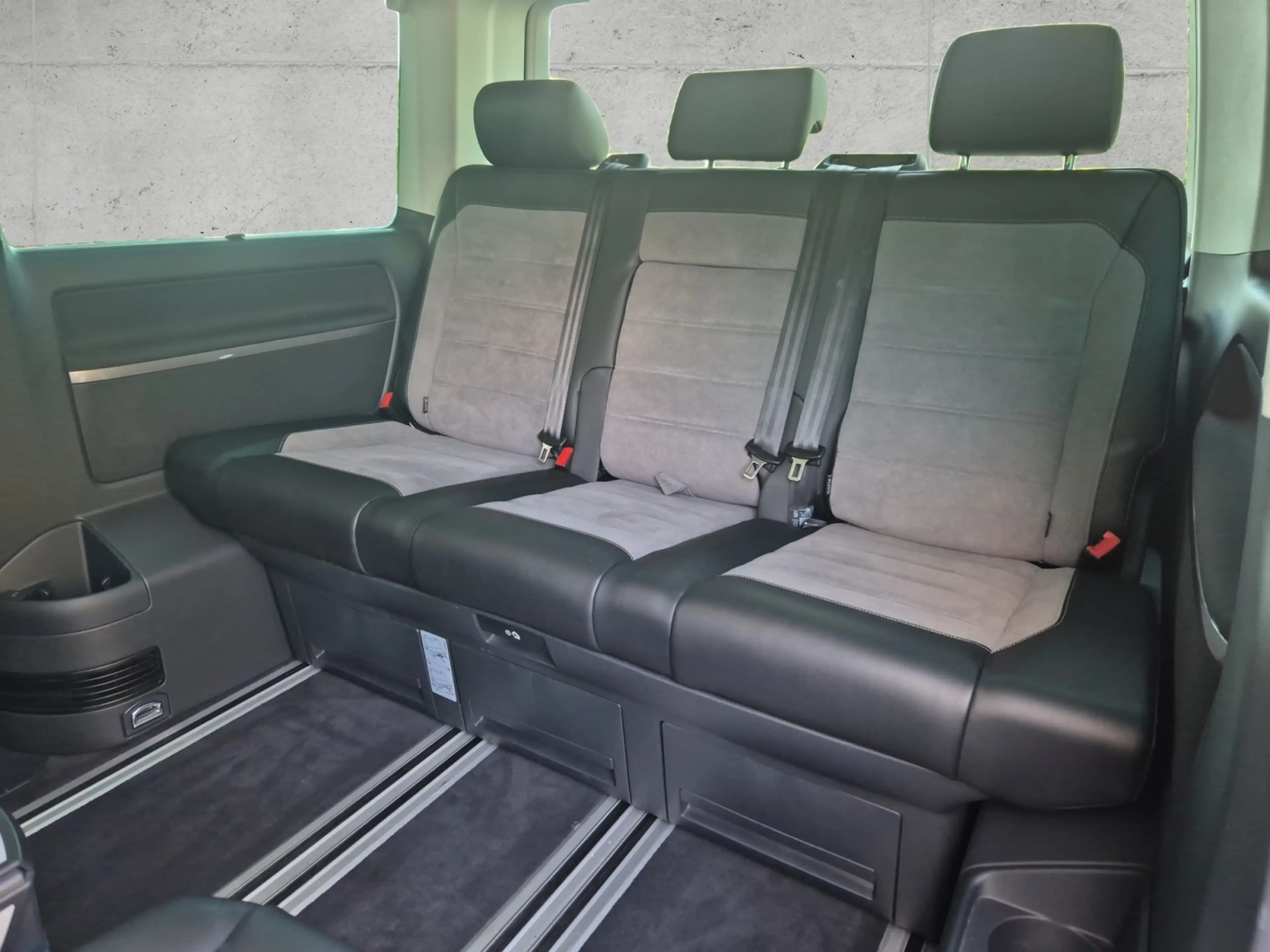 Volkswagen T6.1 Multivan 2.0 TDI DSG Generation Six +RFK+ACC+AHK+LED — photo 14