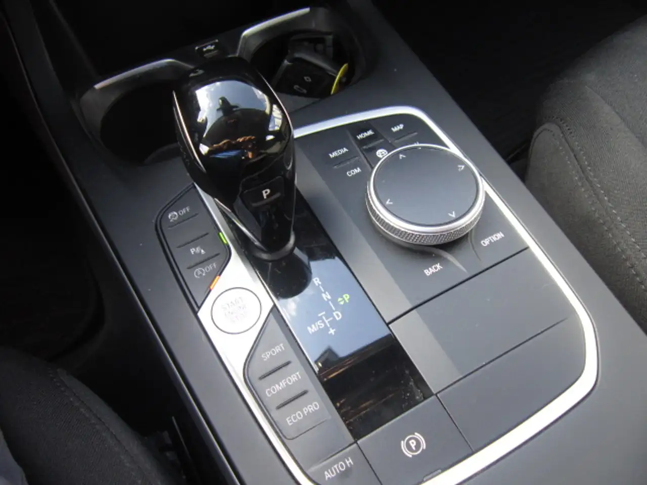 BMW 118 iA Hatch PROF NAVI + LIVE COCKPIT + CARPLAY + DAB, миниатюра 24