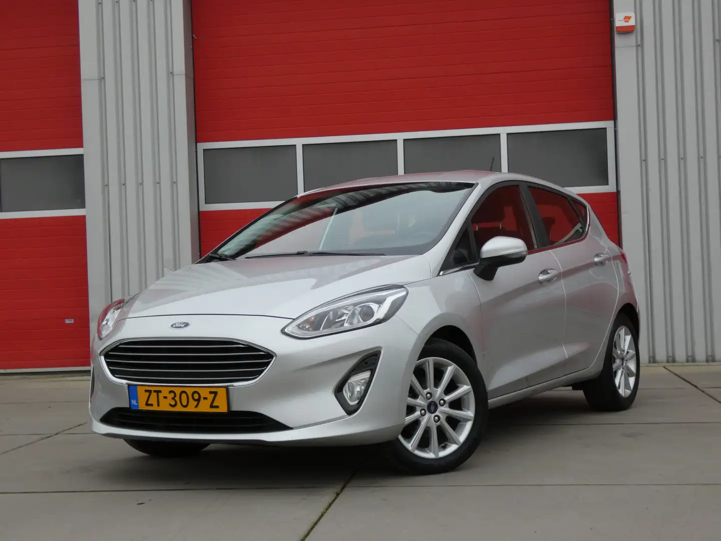Ford Fiesta 1.0 EcoBoost Titanium/ lage km/ zeer mooi! Grijs - 2