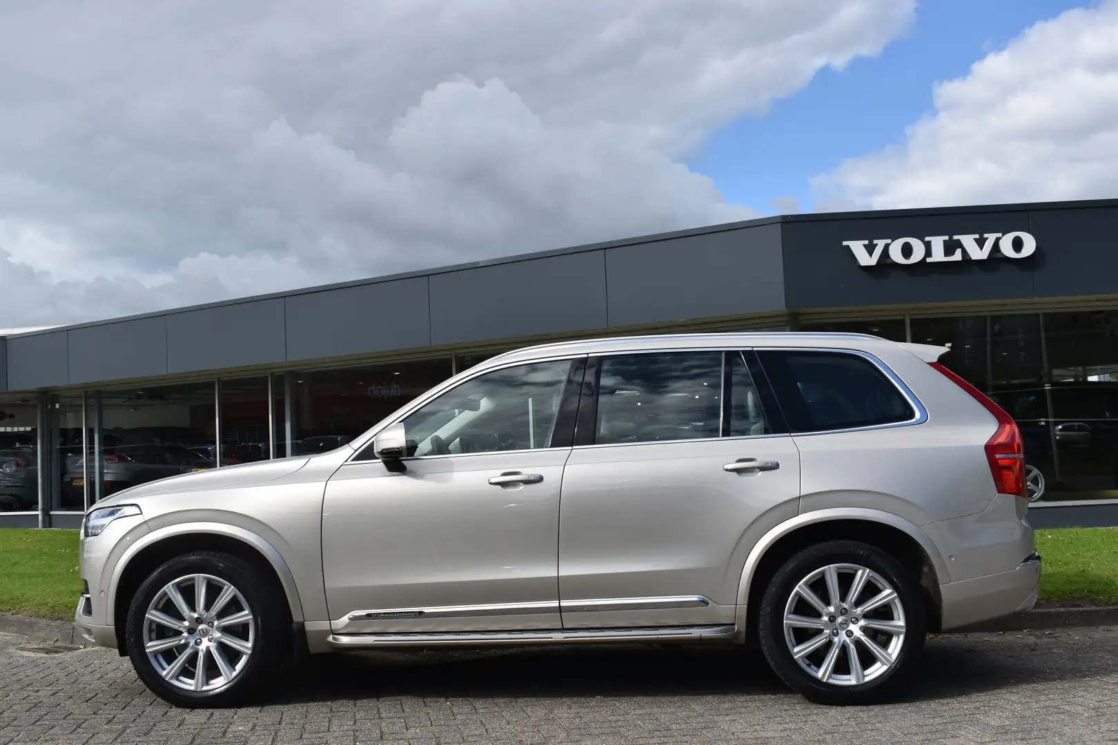 Volvo XC90 D5 AWD 235PK Automaat Inscription Key less | Park Bruin - 2