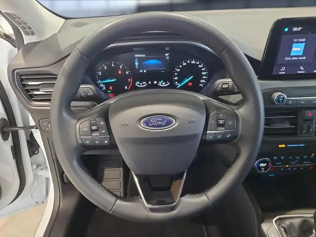 Ford Focus view 15