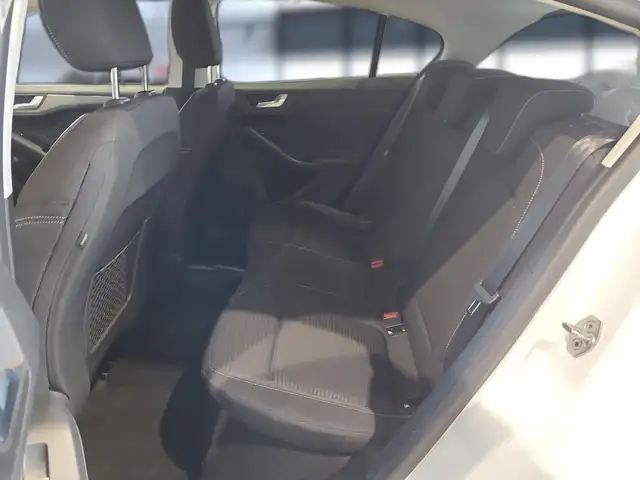 Ford Focus view 14
