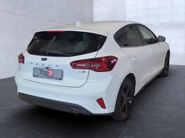 Ford Focus view 5