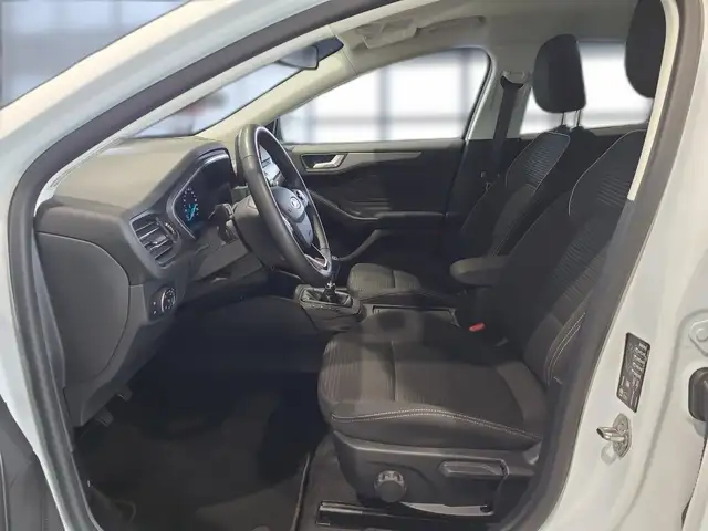 Ford Focus view 9