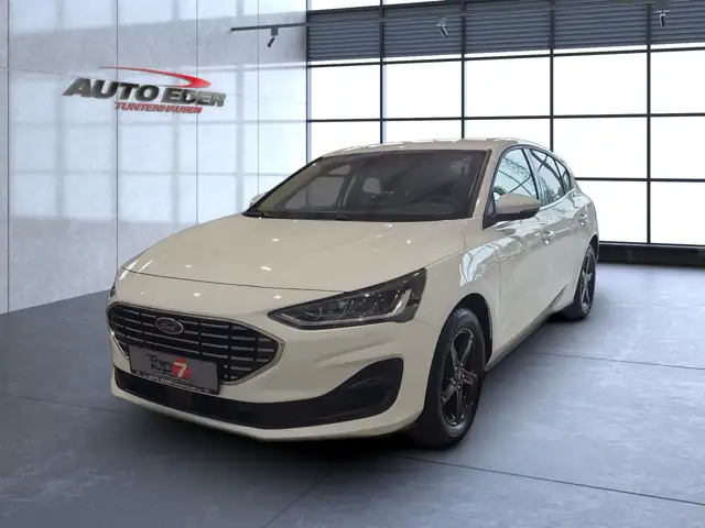Ford Focus view 2
