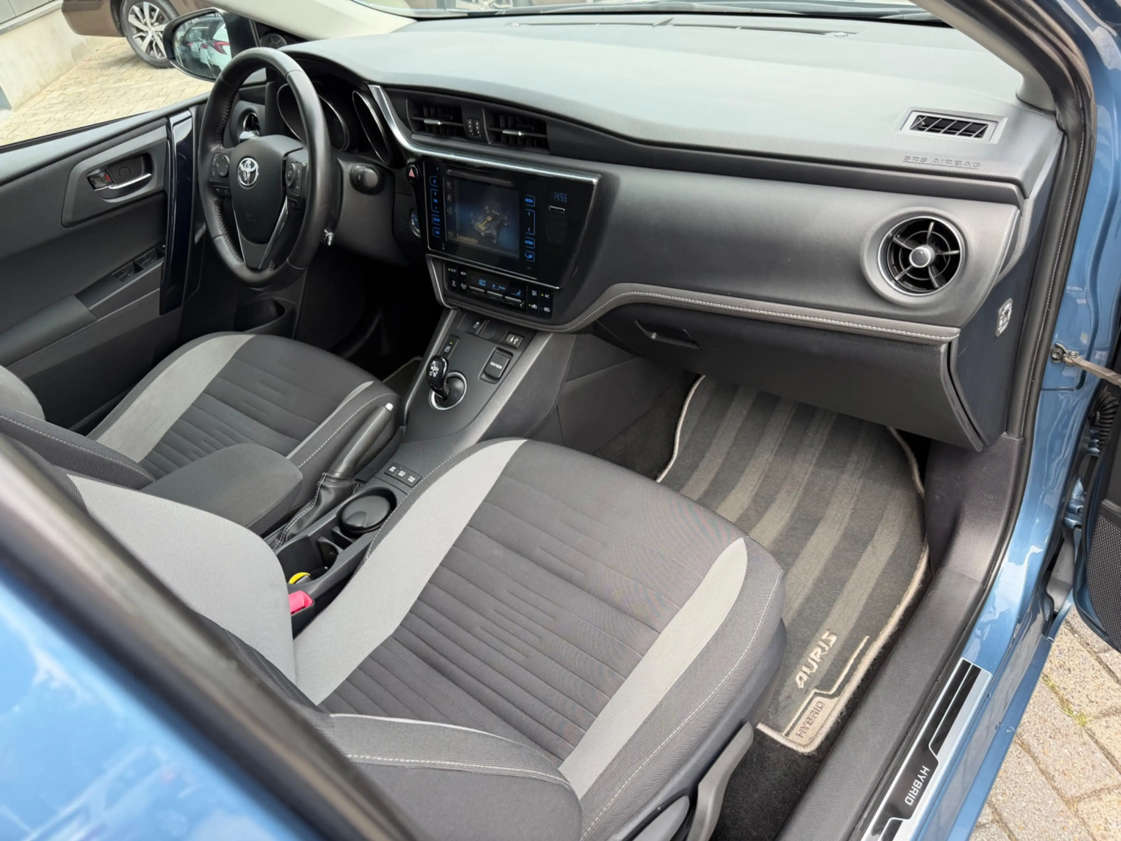 Toyota Auris Touring Sports 1.8 Hybrid Dynamic, KeyLess, Navi, — photo 15