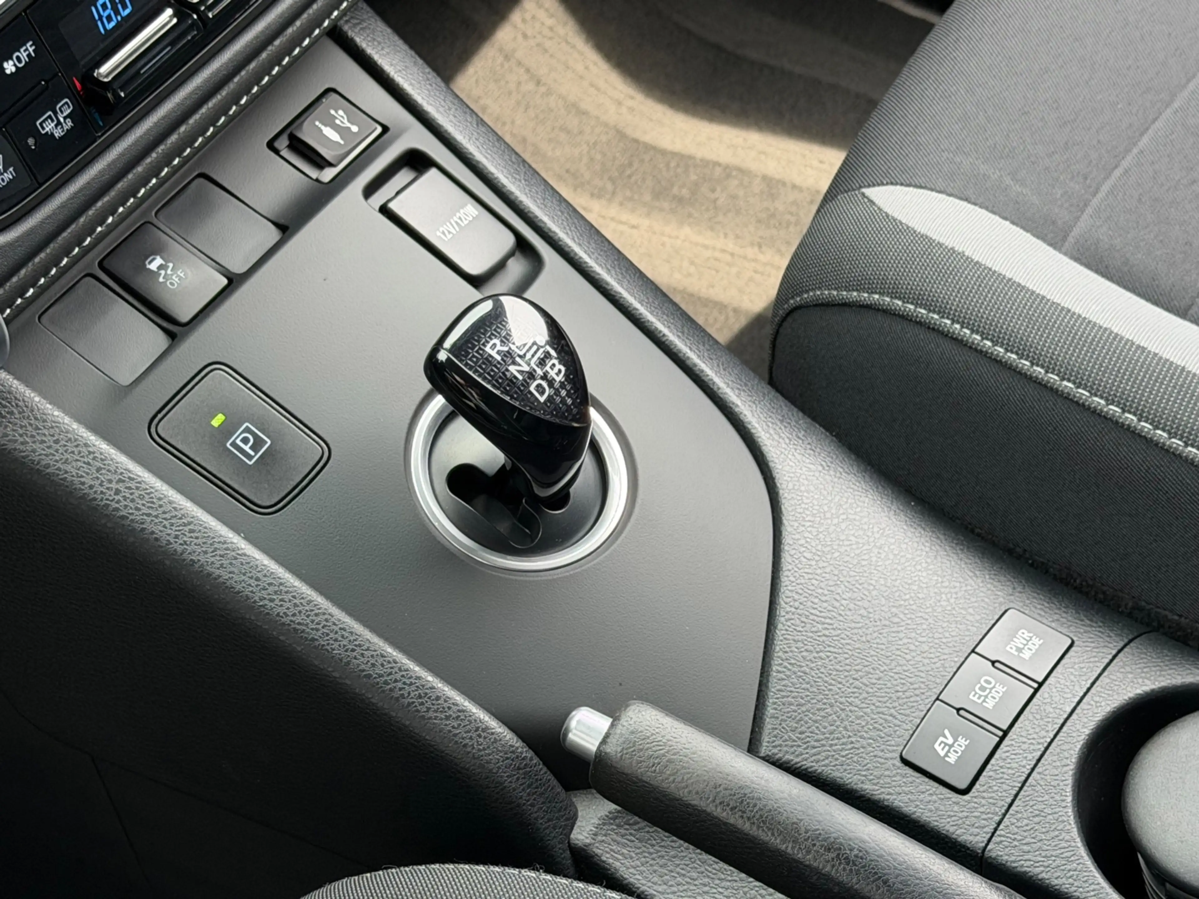Toyota Auris Touring Sports 1.8 Hybrid Dynamic, KeyLess, Navi, — photo 34