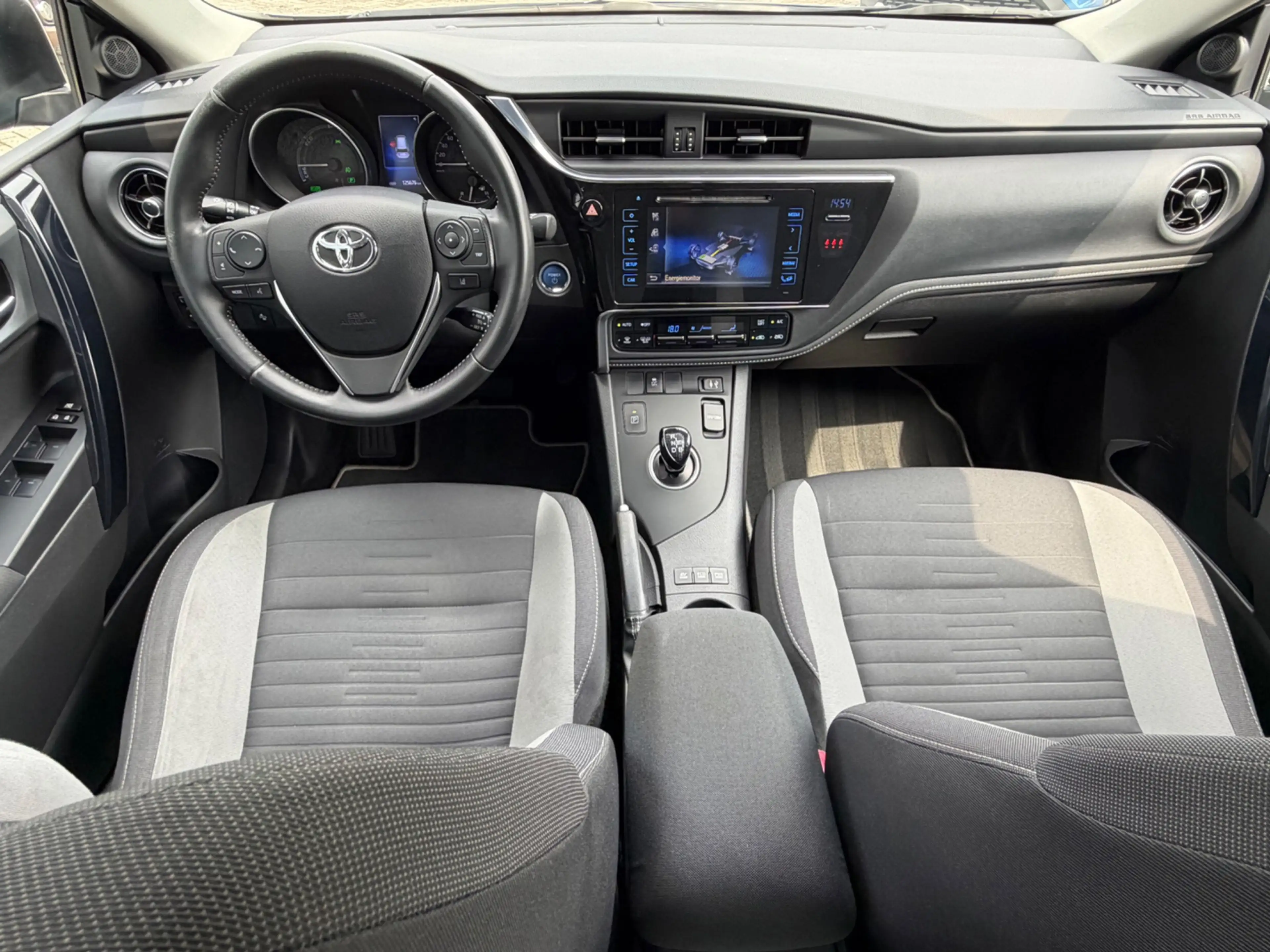 Toyota Auris Touring Sports 1.8 Hybrid Dynamic, KeyLess, Navi, — photo 3