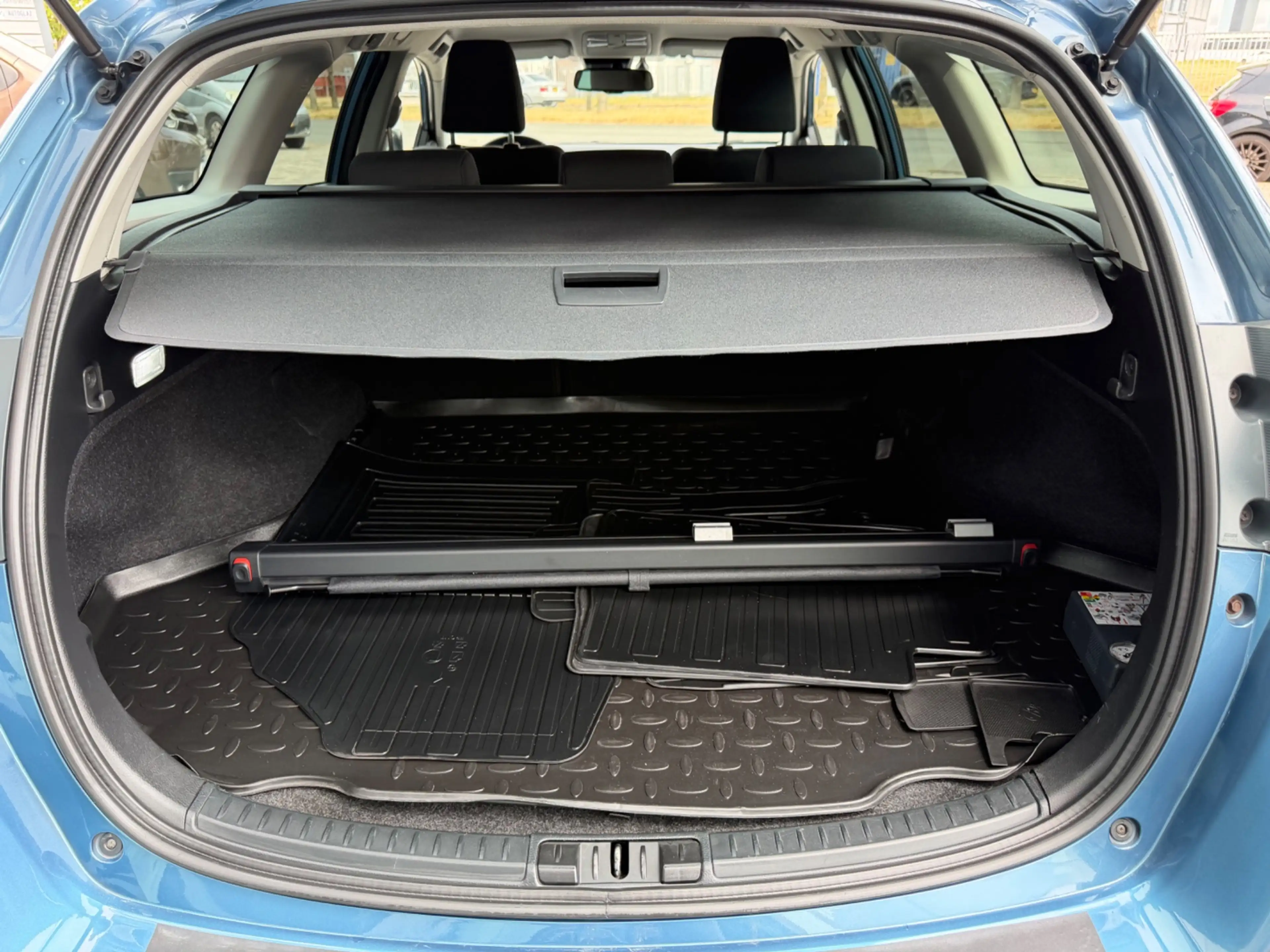 Toyota Auris Touring Sports 1.8 Hybrid Dynamic, KeyLess, Navi, — photo 9