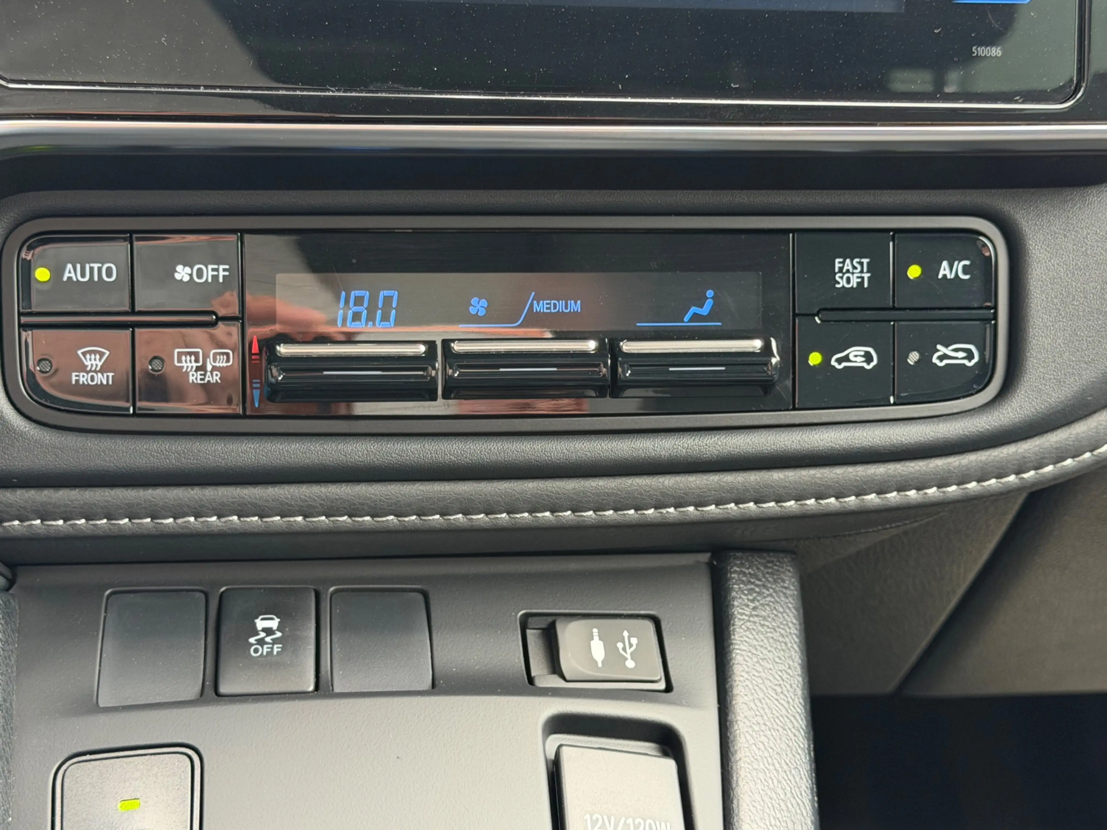Toyota Auris Touring Sports 1.8 Hybrid Dynamic, KeyLess, Navi, — photo 22