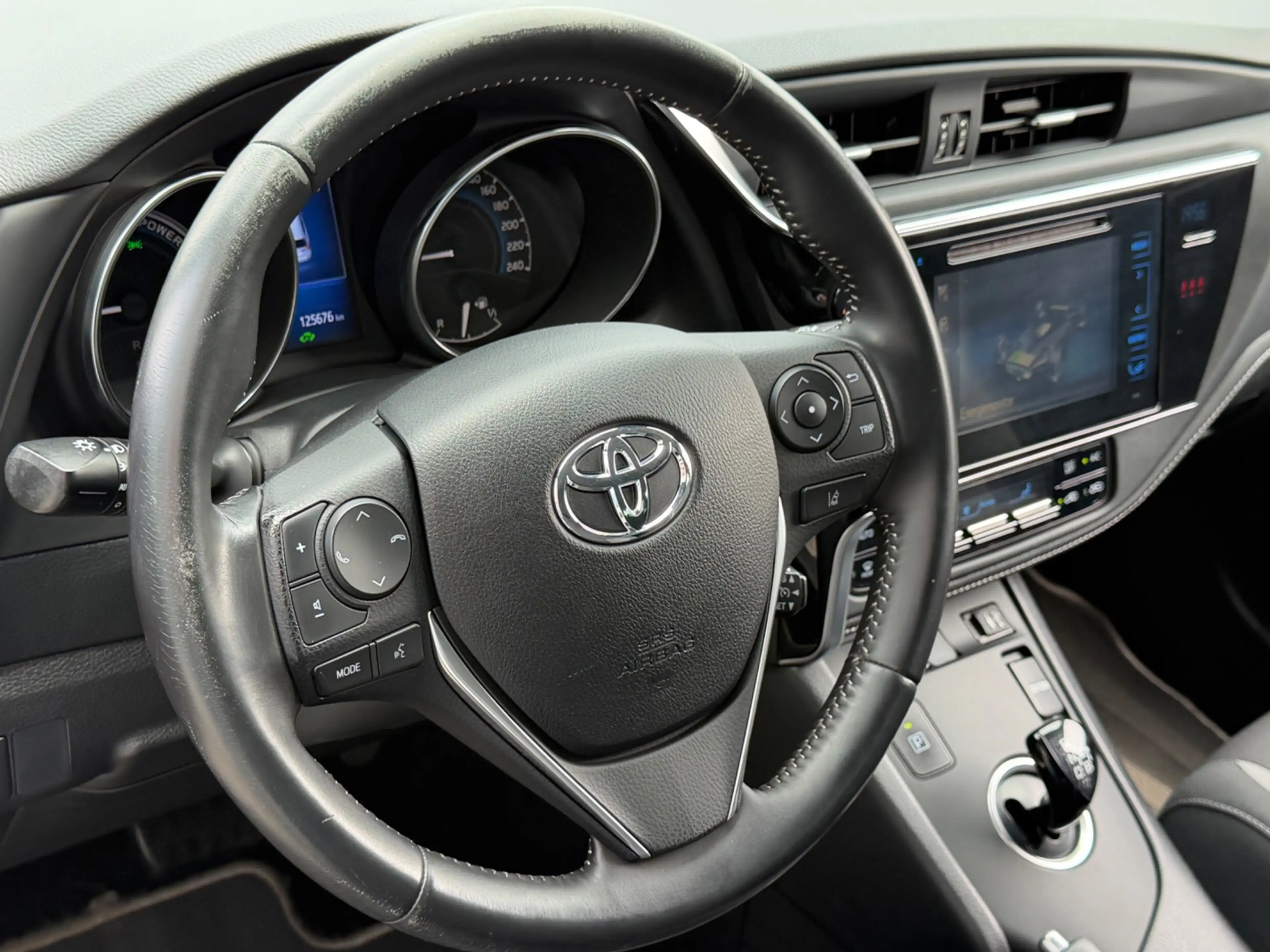 Toyota Auris Touring Sports 1.8 Hybrid Dynamic, KeyLess, Navi, — photo 8