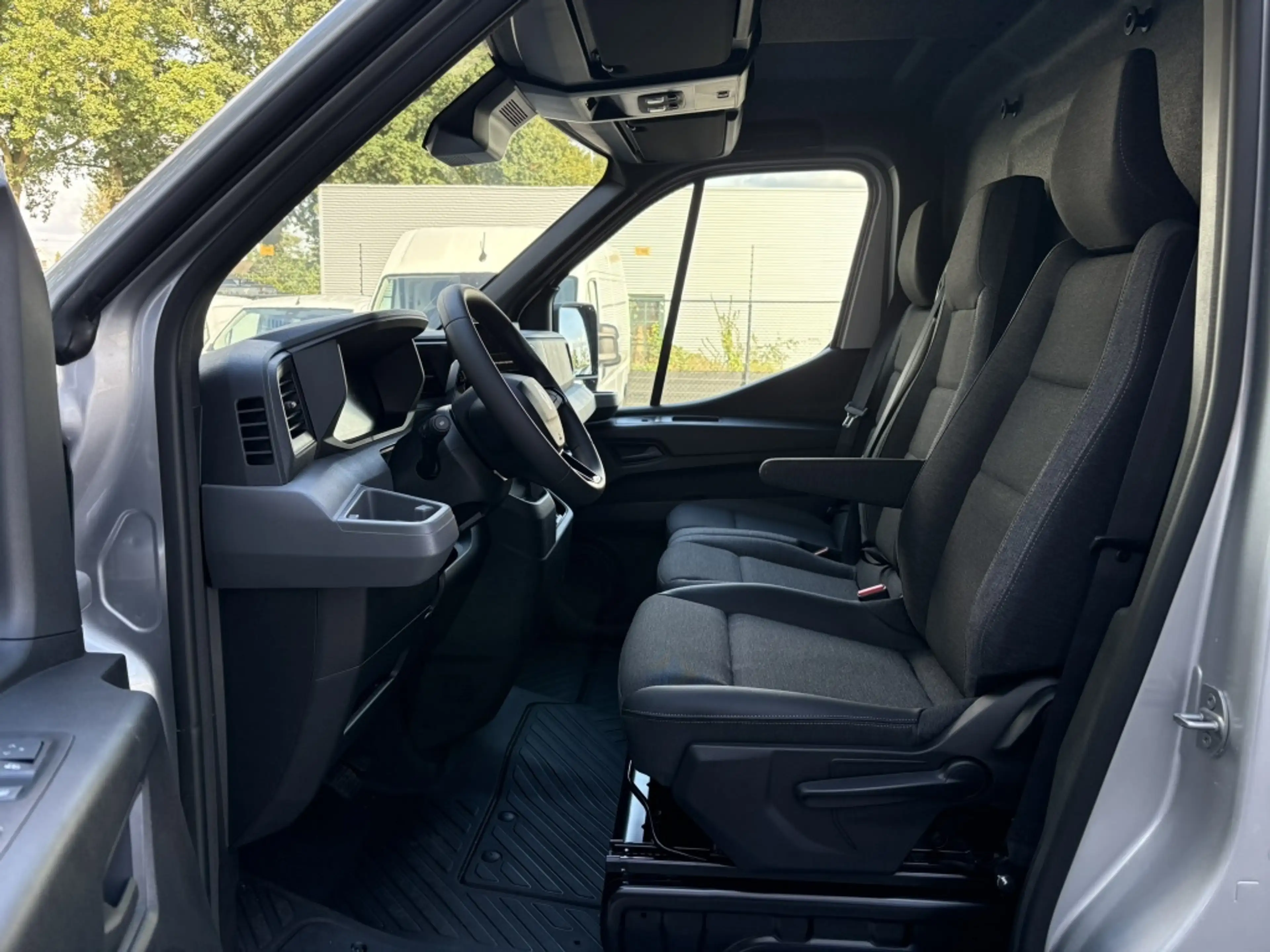 Renault Master E-Tech T35 L2H2 Advance long range 87kWh — photo 8
