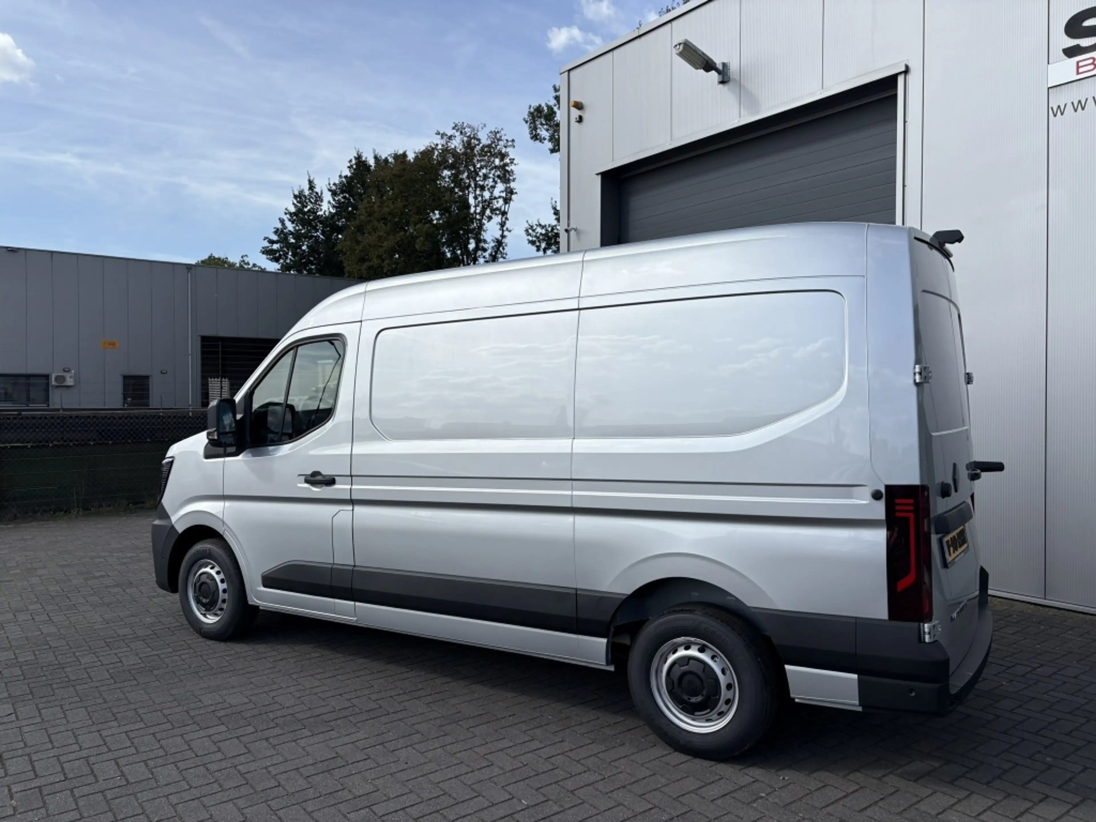 Renault Master E-Tech T35 L2H2 Advance long range 87kWh — photo 2