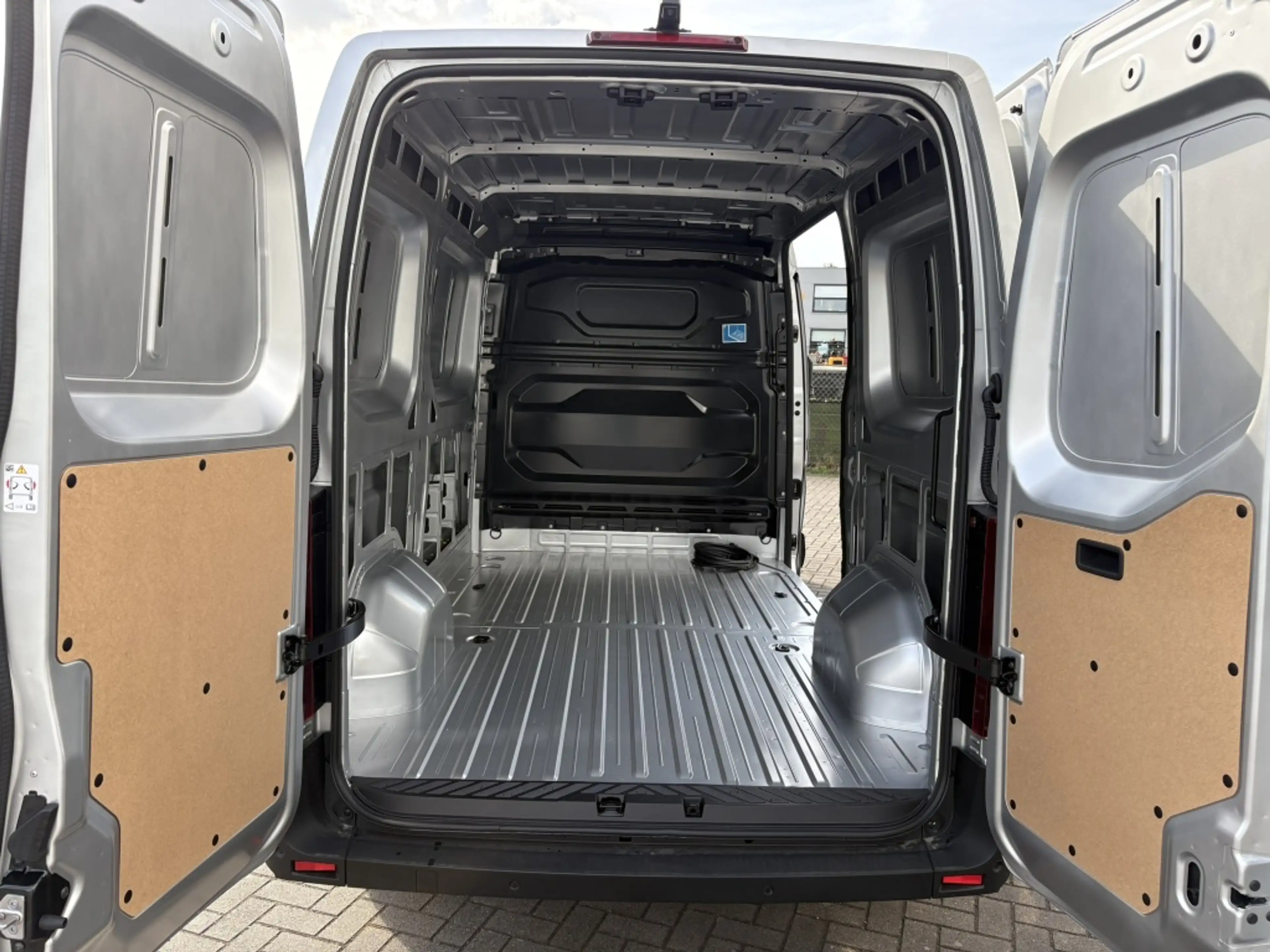 Renault Master E-Tech T35 L2H2 Advance long range 87kWh — photo 6