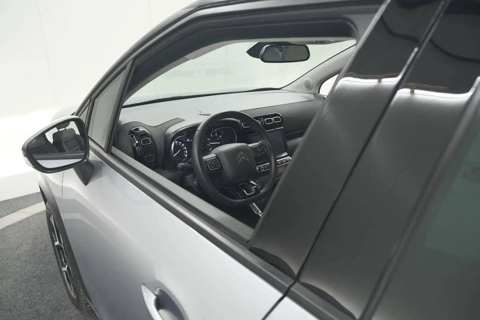 Citroen C3 Aircross PureTech 130 EAT6 Shine | Camera | Navigatie | Par Gris - 2