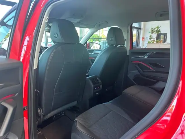 Volkswagen Tiguan view 12