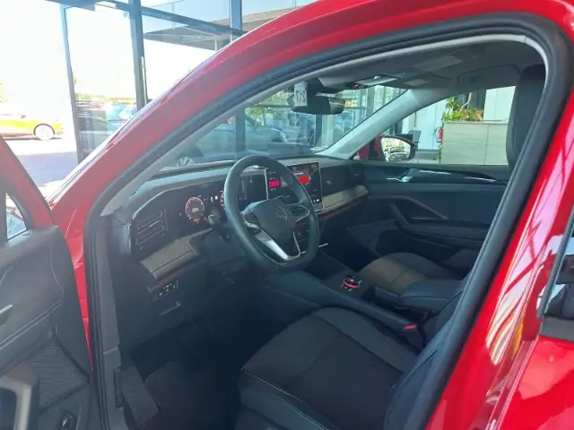 Volkswagen Tiguan view 9