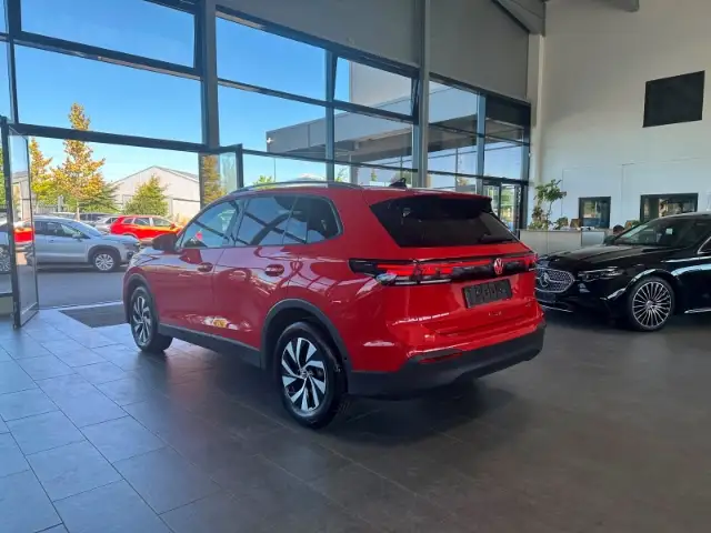 Volkswagen Tiguan view 7