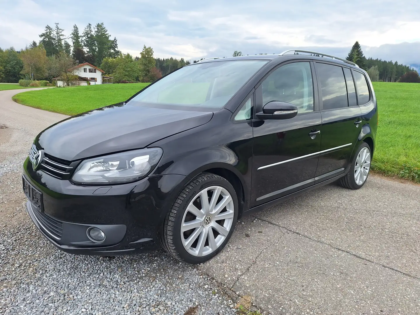 Volkswagen Touran Highline 1,4 TSI, Klima, Leder, Xenon, TÜV-neu Schwarz - 1