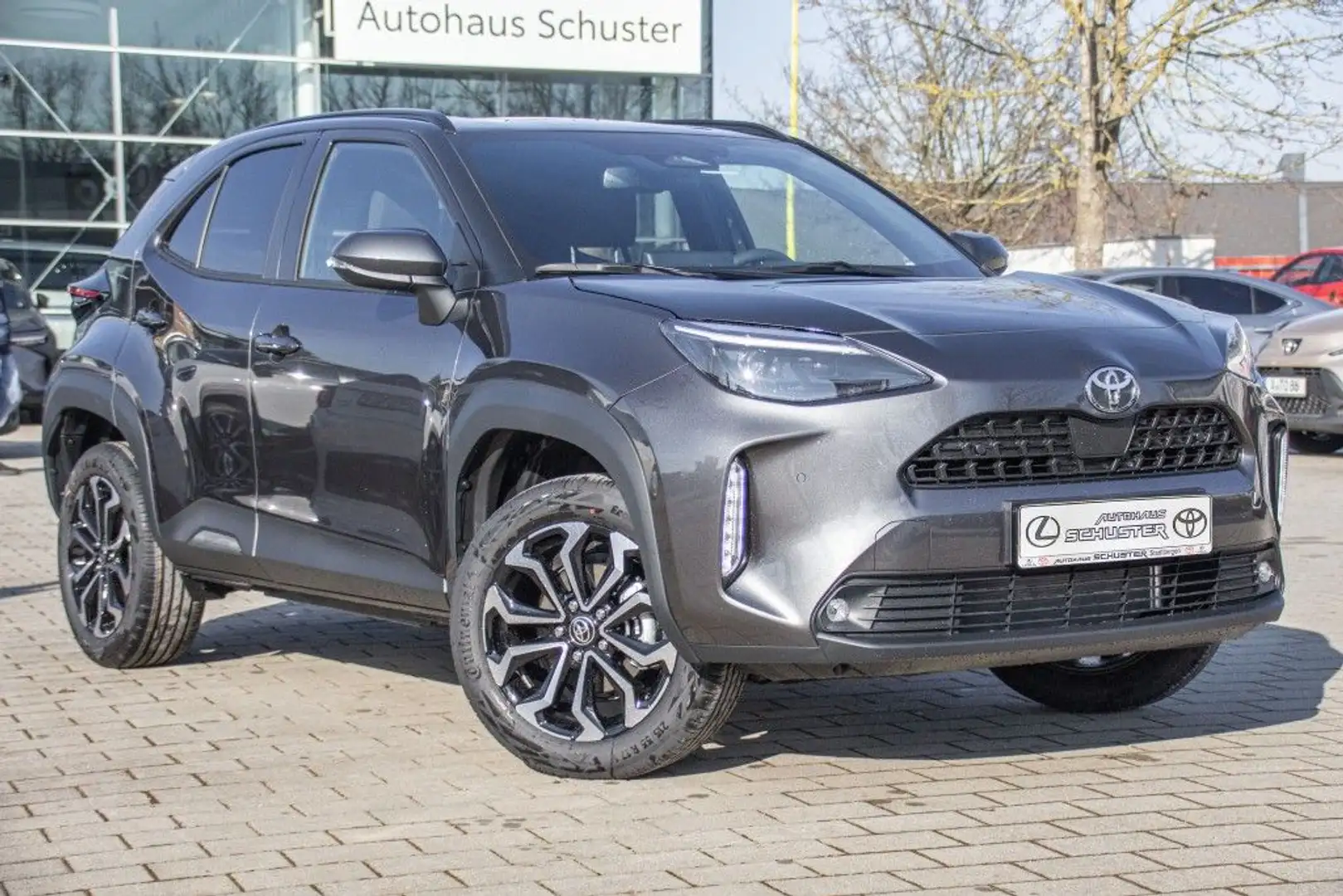 Toyota Yaris Cross Hybrid 130 1.5 VVT-i Teamplayer*Winter Paket*Safet Grijs - 2