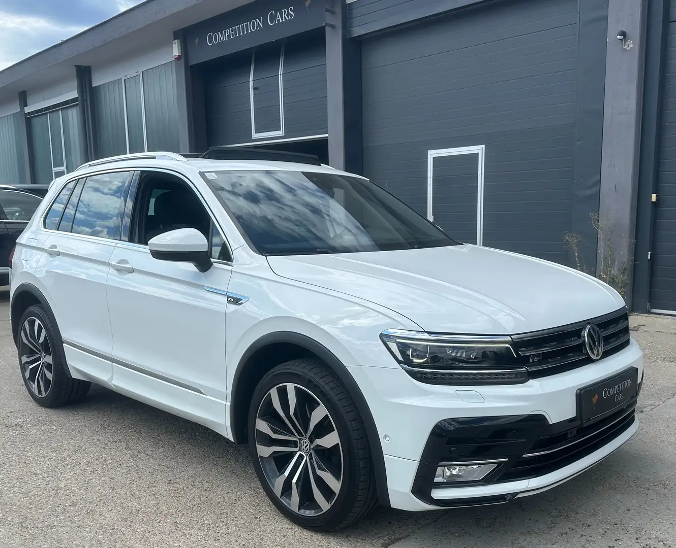 Volkswagen Tiguan **R-Line, PANO, LED, AHK, ALLRAD, Virtual** Weiß - 1