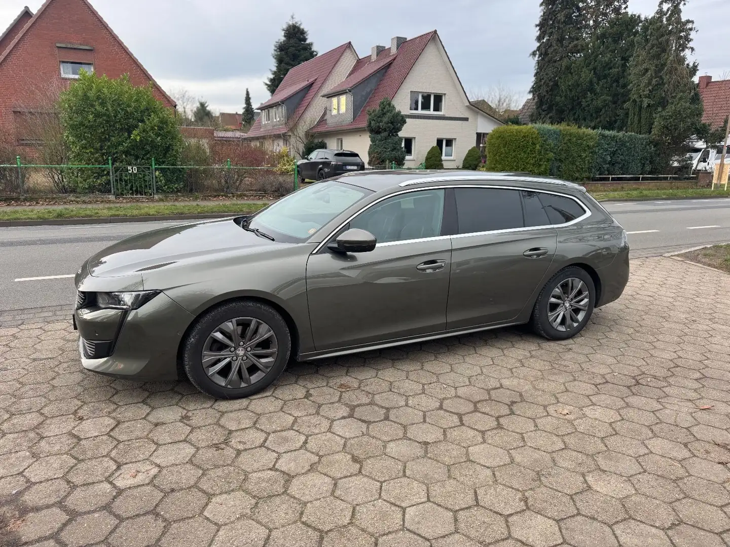 Peugeot 508 Allure 1.5 HDi Auto*360°+Leder+ACC+Totwin Grau - 1