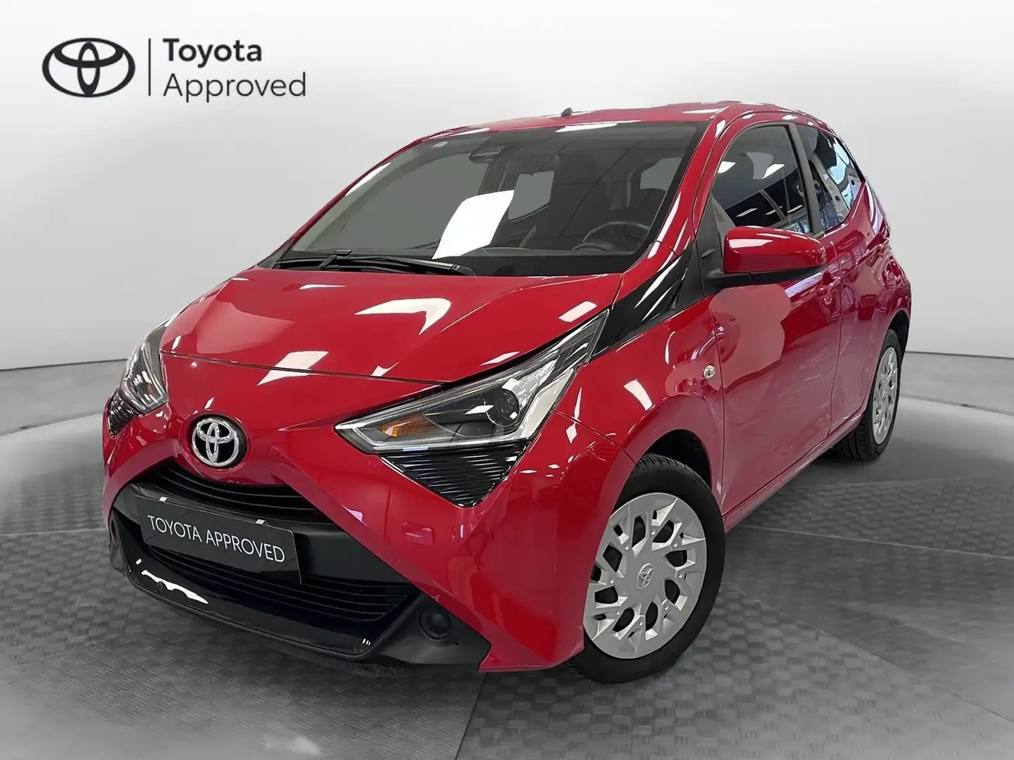 Toyota Aygo Aygo Connect 1.0 VVT-i 72 CV 5 porte x-play Rosso - 1