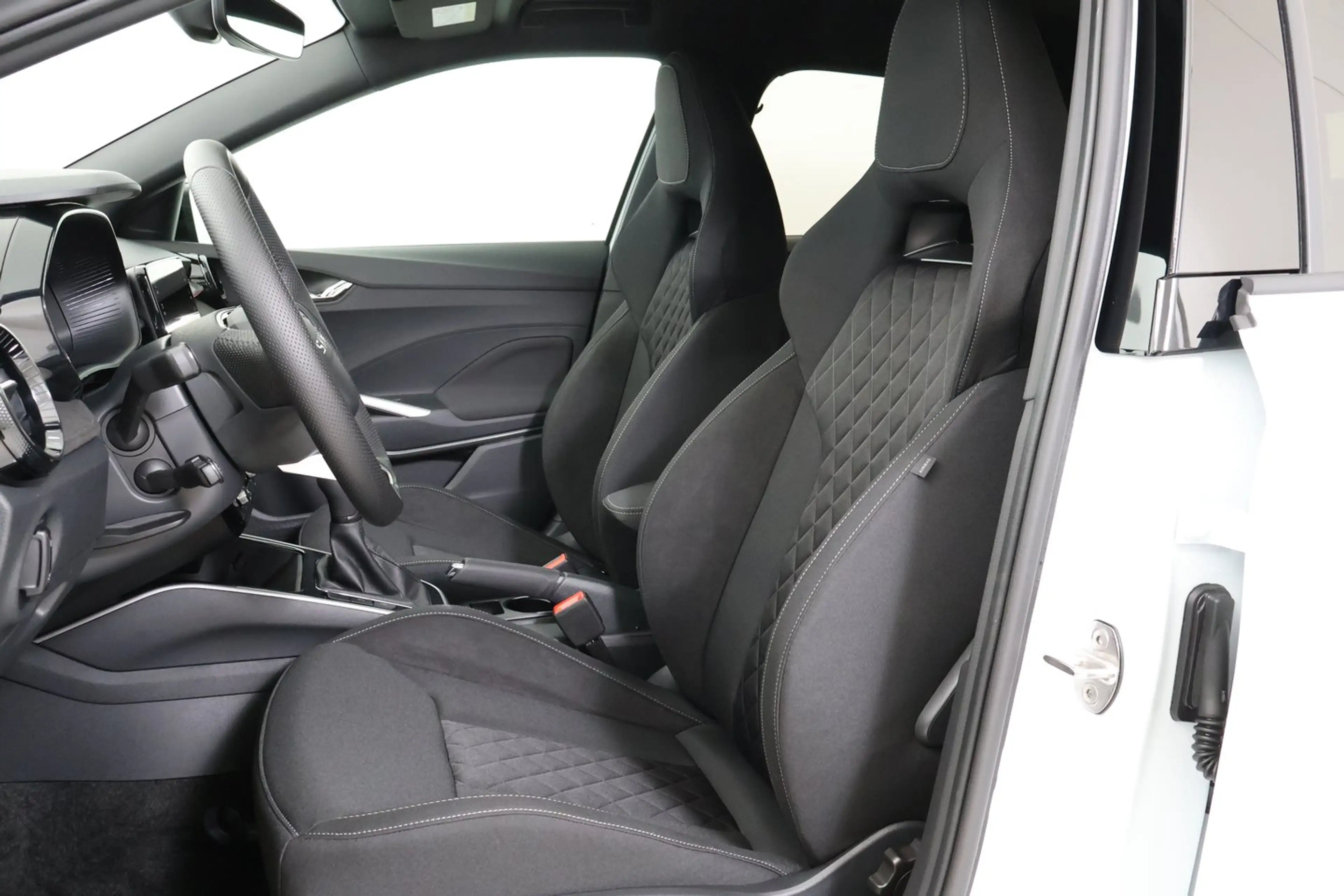 Skoda Fabia Monte Carlo TSI — photo 9