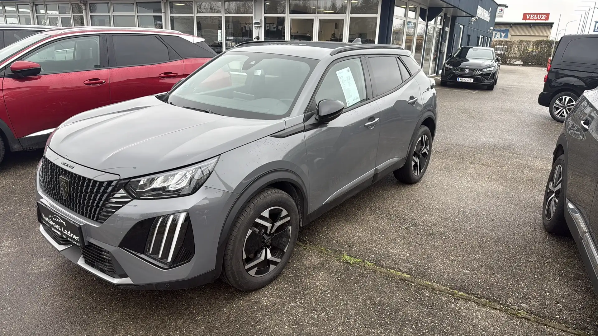 Peugeot 2008 Allure PureTech 100 Grau - 1