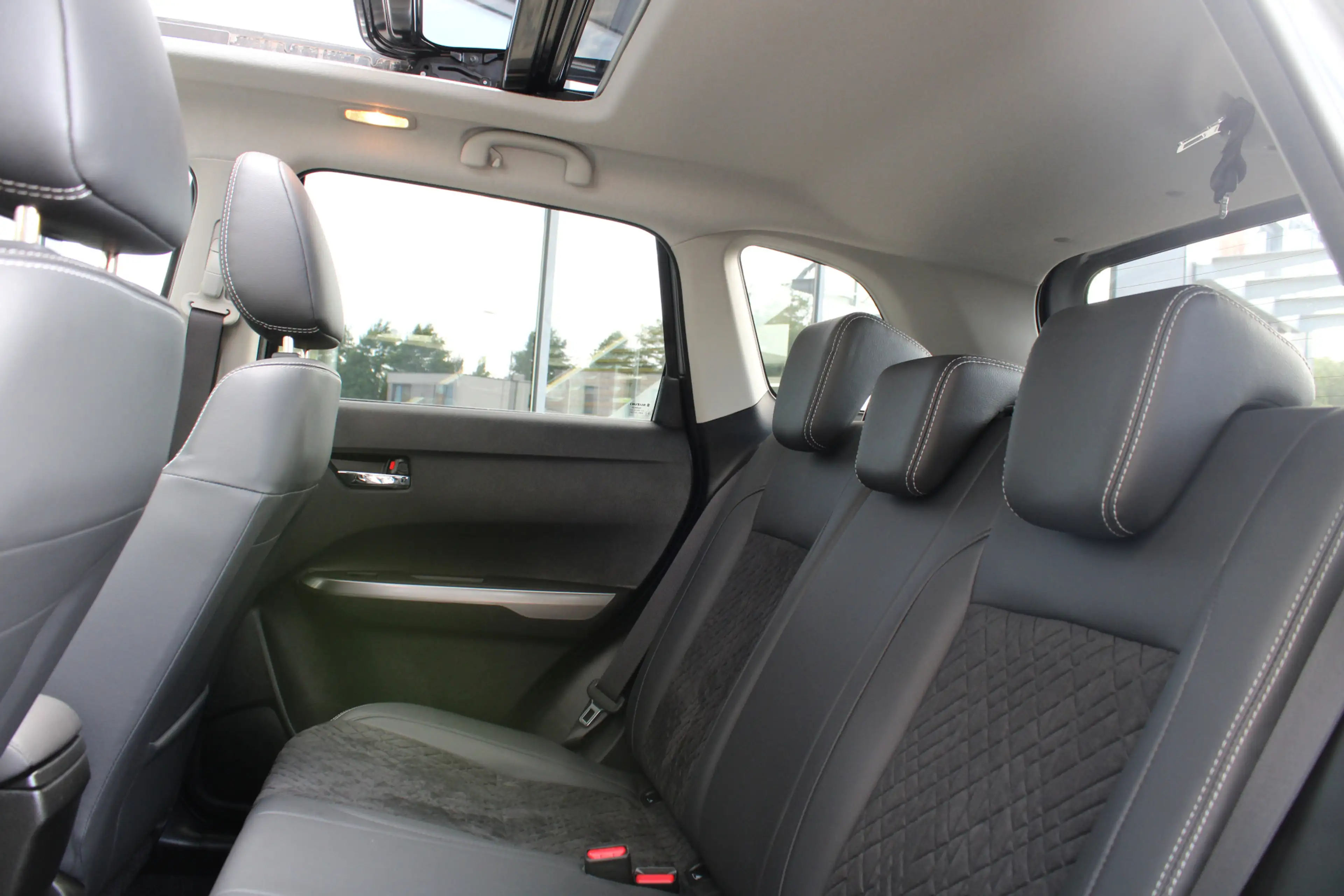 Suzuki Vitara 1.4 Boosterjet Style Smart Hybrid AllGrip SCHUIFDA — photo 10