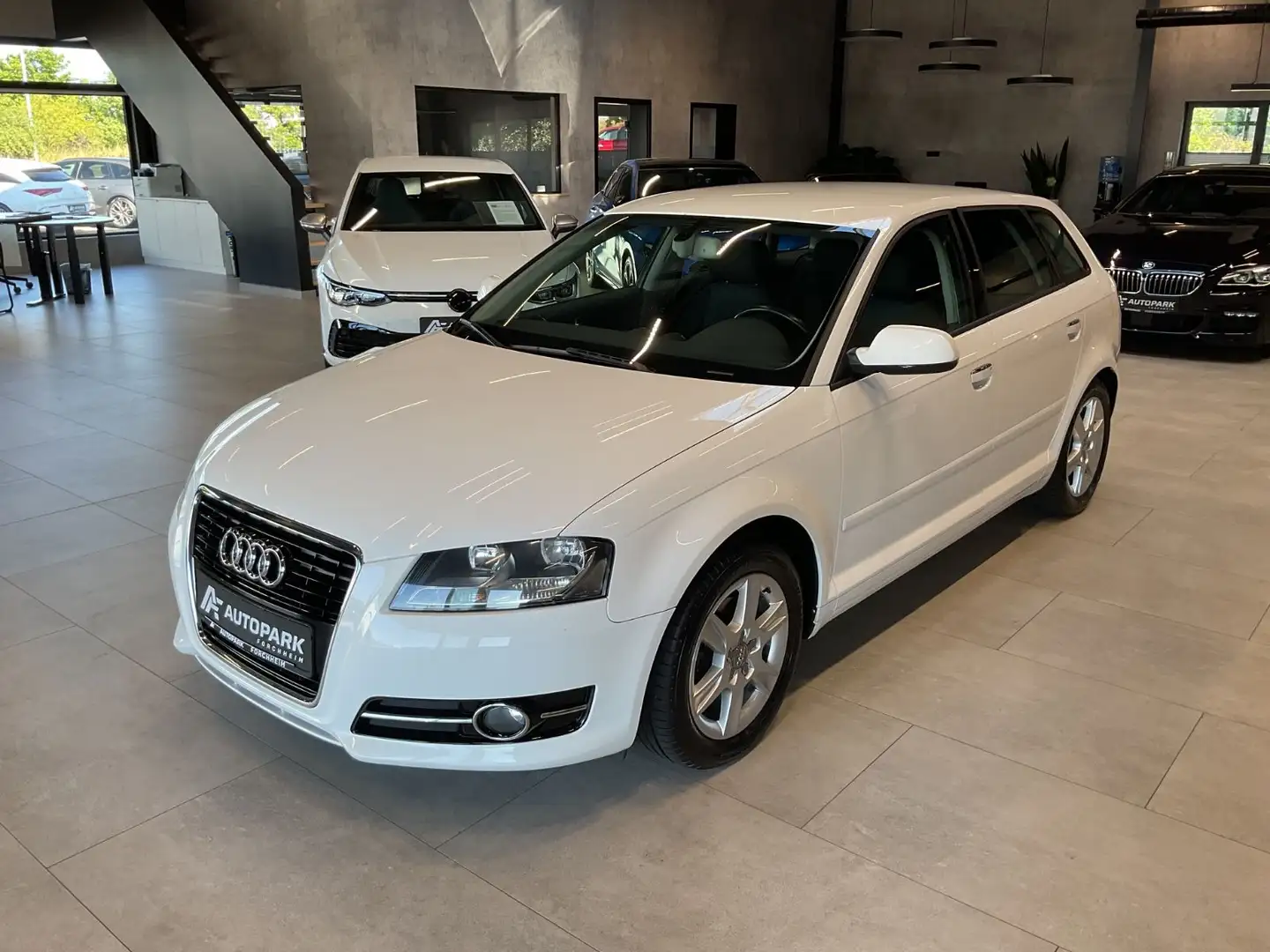 Audi A3 Sportback 1.2 TFSI Klimaautom. Sitzh. GRA Weiß - 1