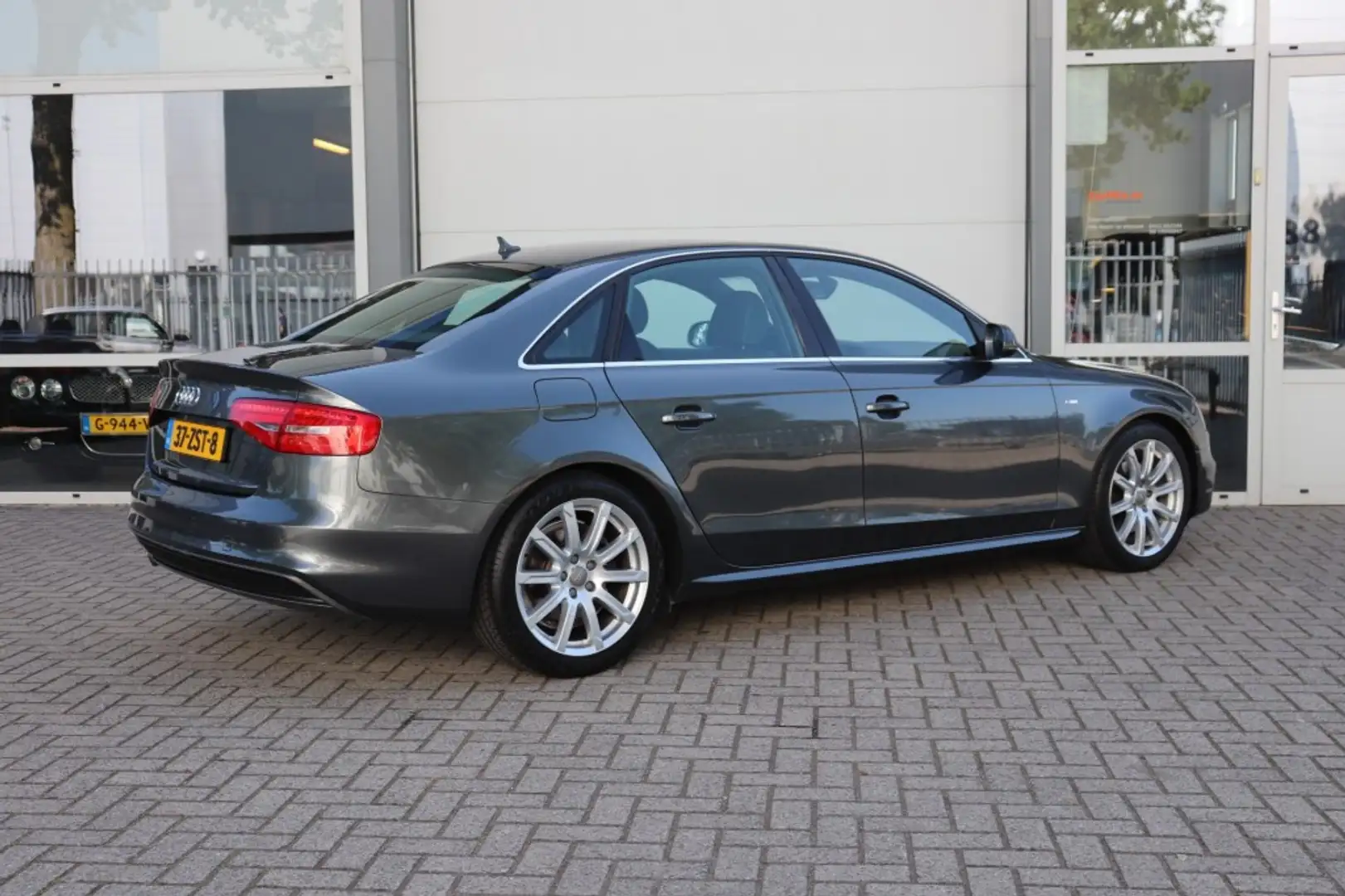 Audi A4 1.8 TFSI S EDITION/KEYLESS/CRUISE/PDC/BLUETHOOTH Grigio - 2