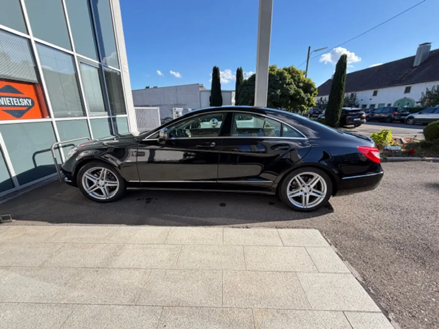 Mercedes-Benz CLS 350 CLS 350 BlueEfficiency Aut. Schwarz - 2