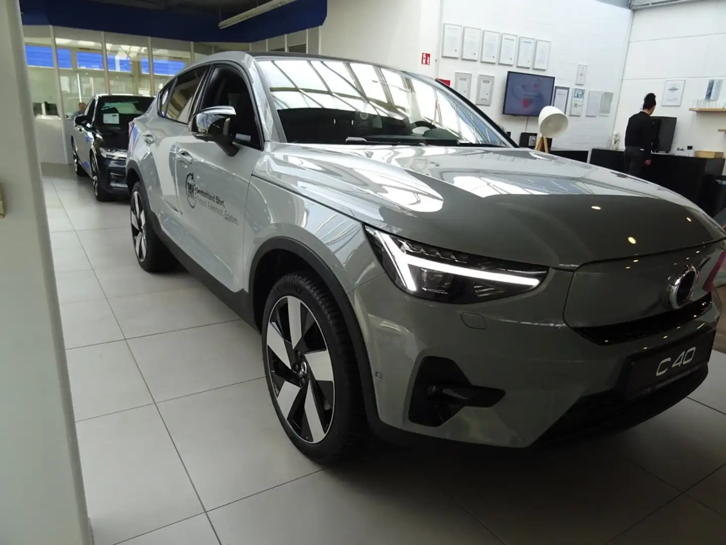 Volvo C40 Recharge Twin Pure Electric AWD Ultimate Grijs - 2