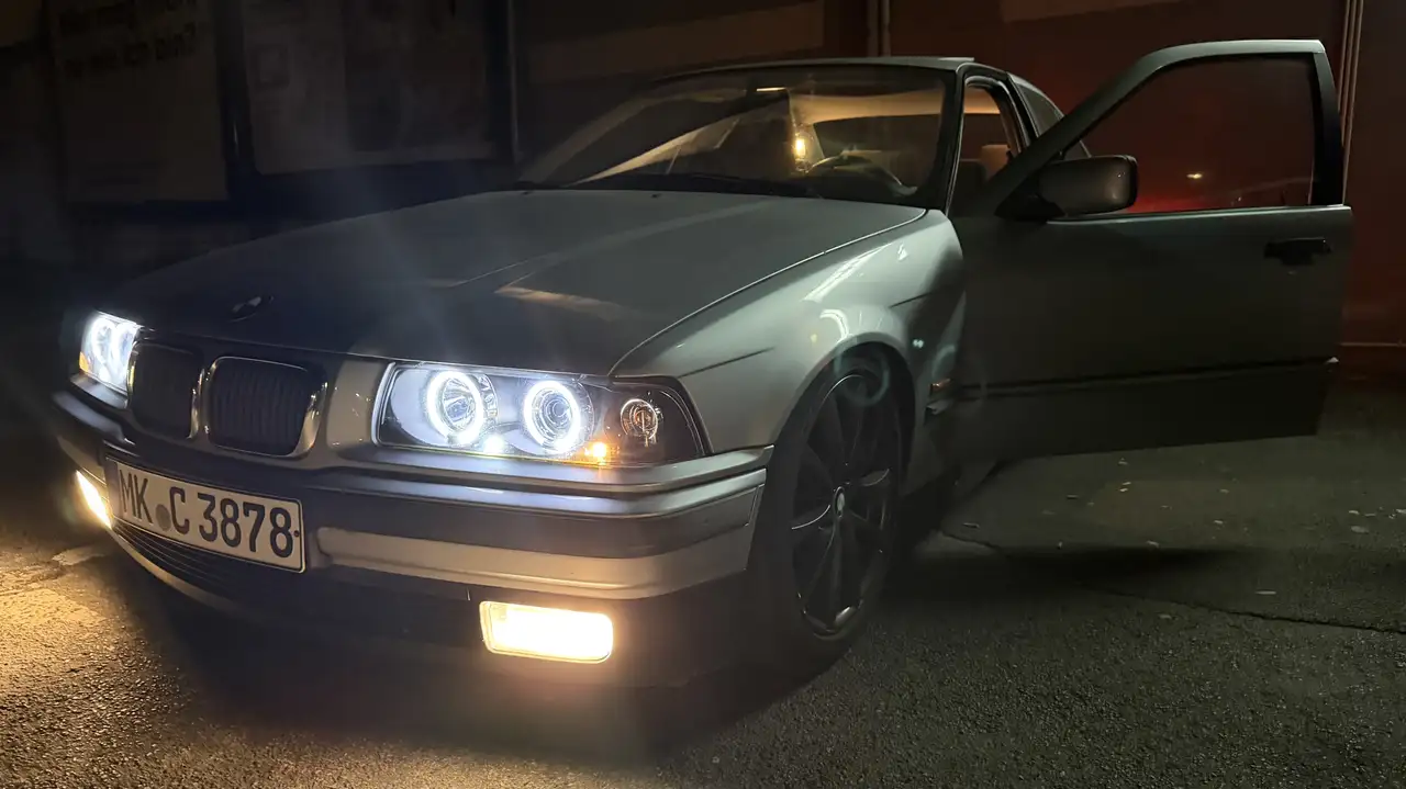 BMW 318i Exclusiv Edition, foto 2