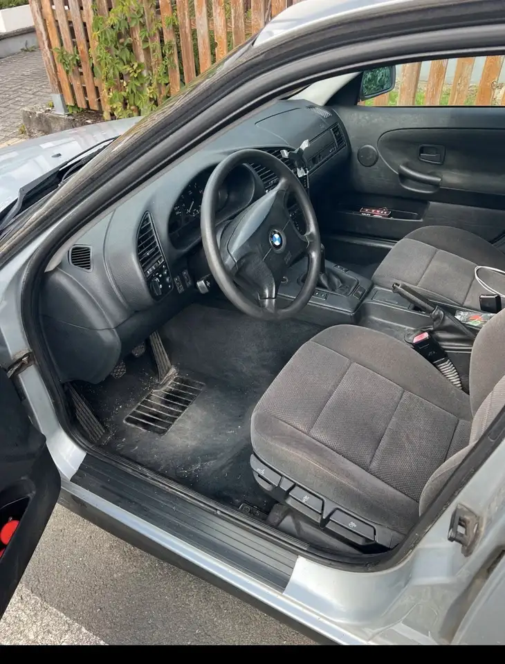 BMW 318i Exclusiv Edition, foto 3