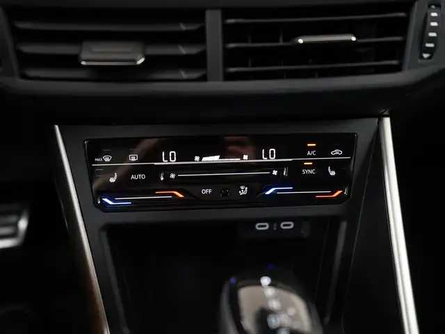 Volkswagen Polo view 11