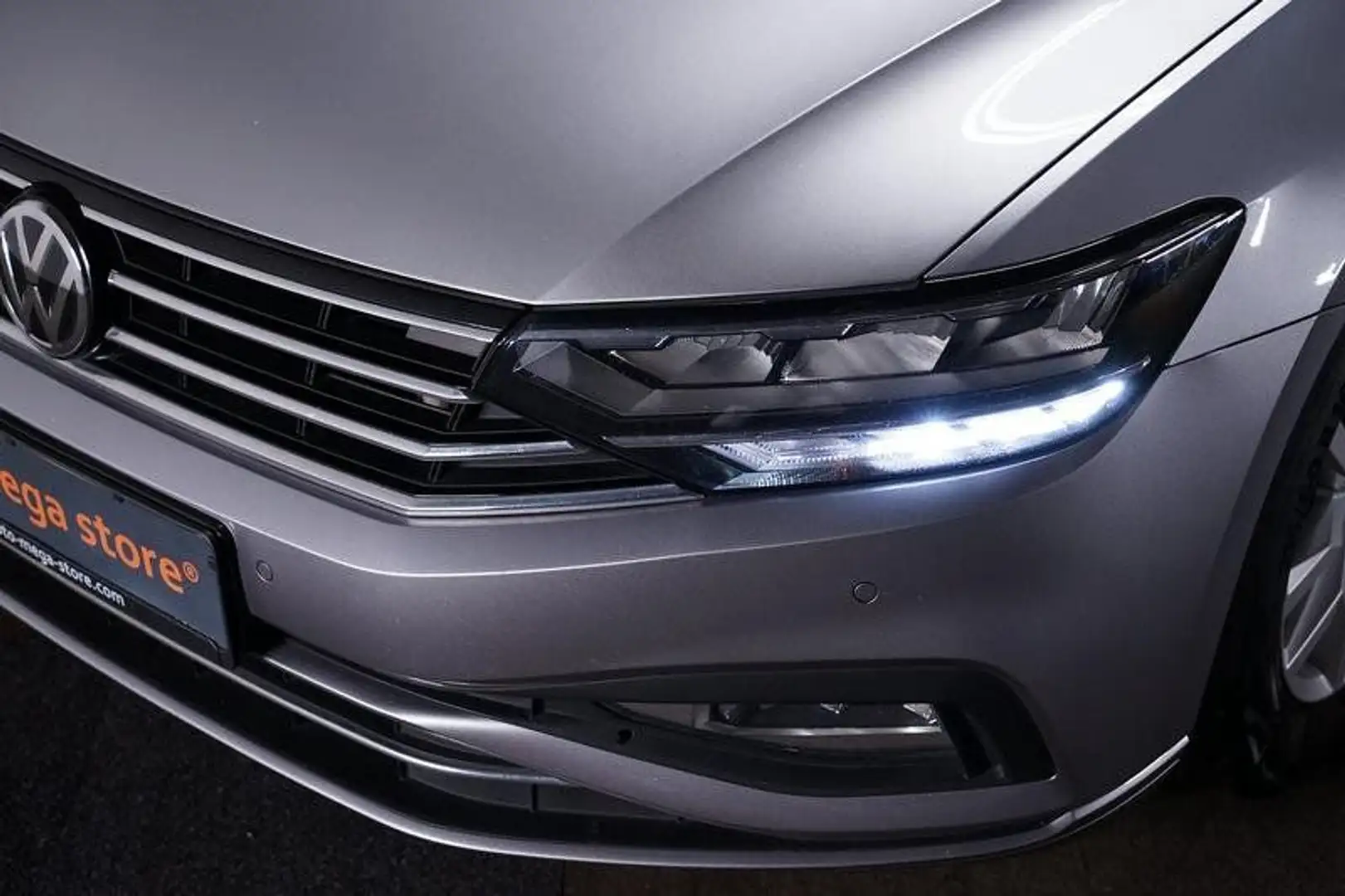Volkswagen Passat Variant 2.0 TDI BMT Business DSG+Kamera Argent - 2