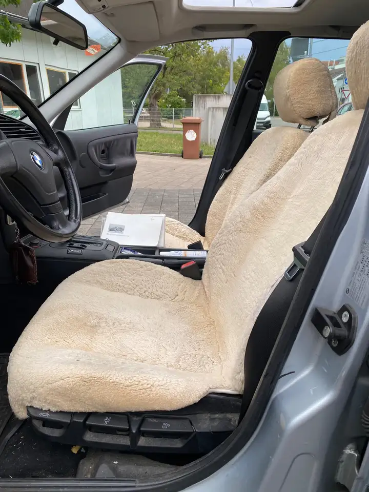 BMW 320i, foto 9