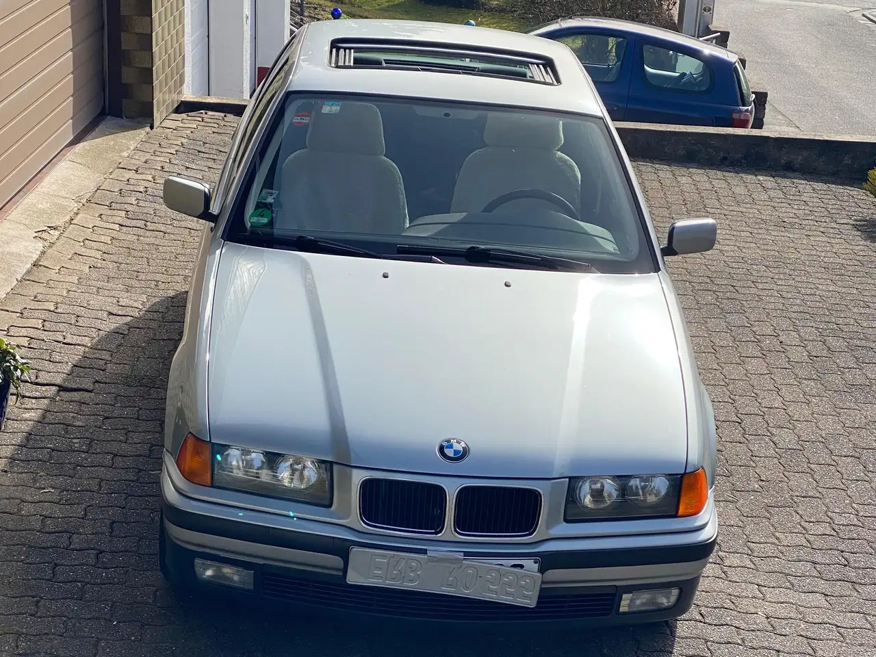 BMW 320i, foto 2