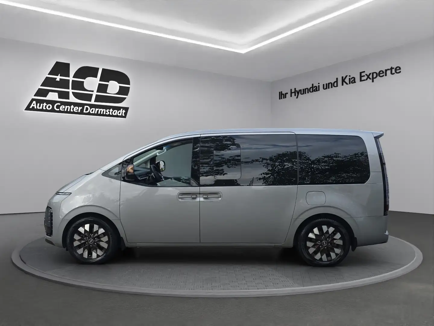 Hyundai STARIA Staria 2,2 CRDi 2WD Signature *VOLLAUSSTATTUNG*BOS Silber - 2