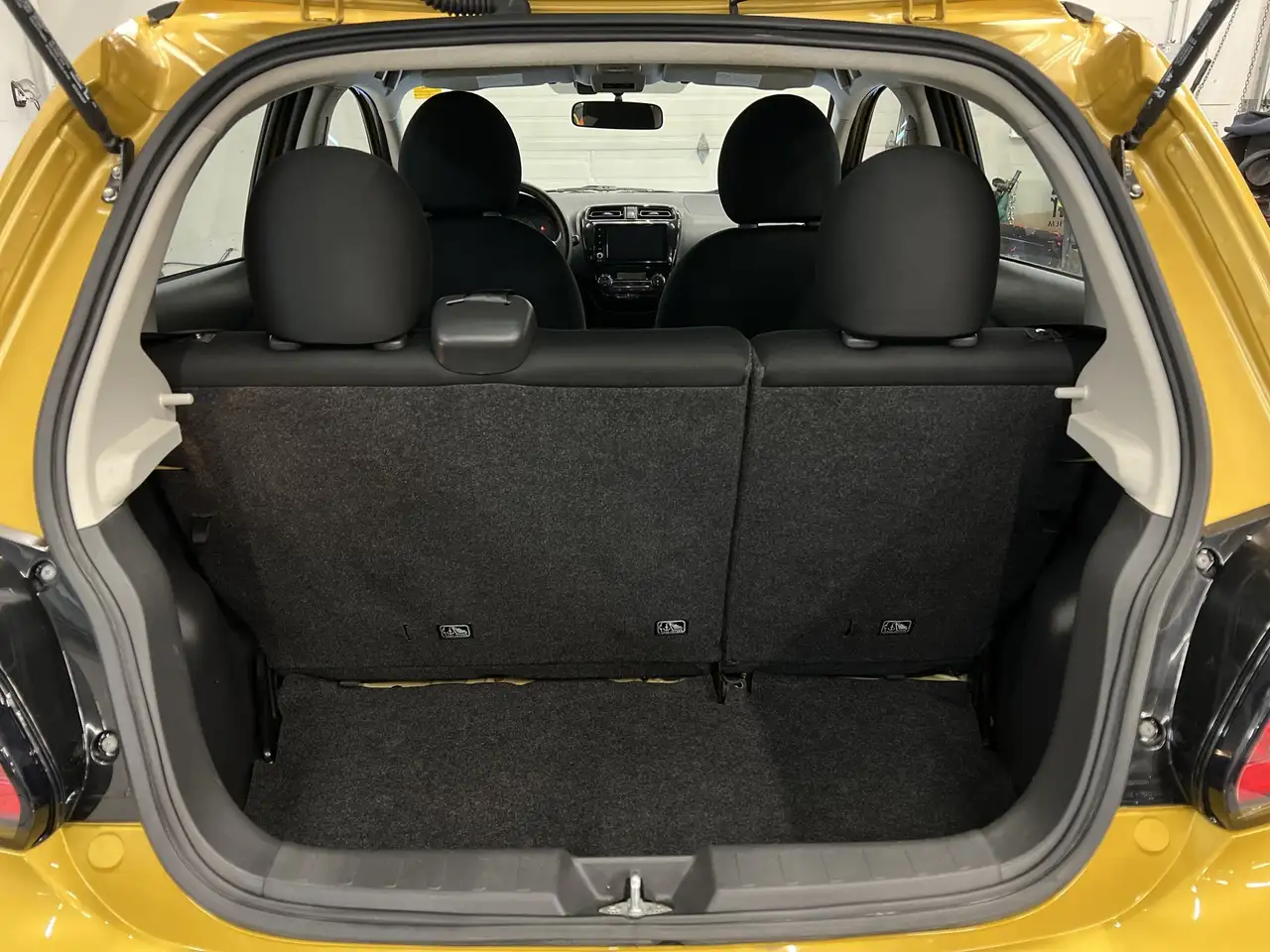 Mitsubishi Mirage снимка Mitsubishi Mirage