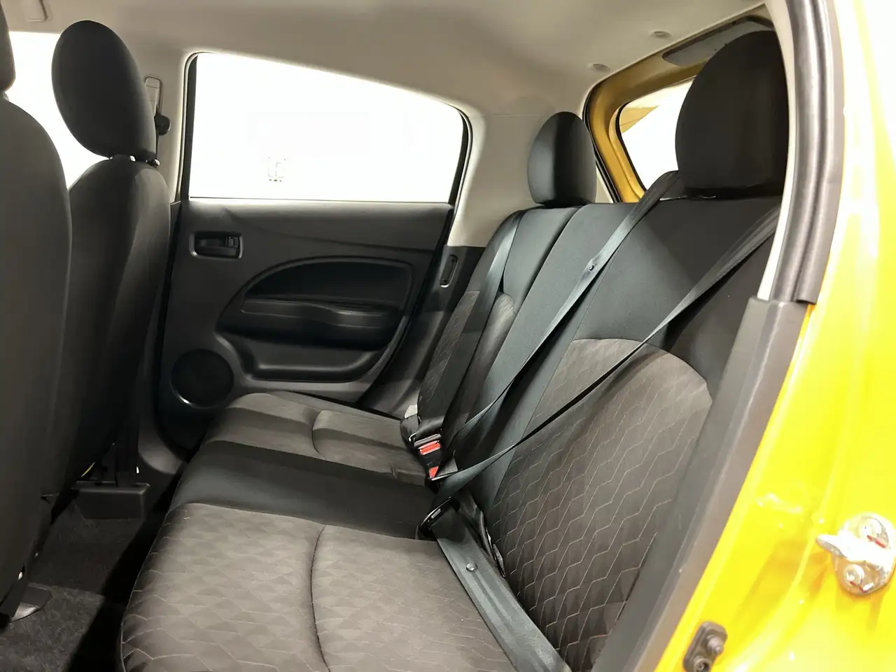 Mitsubishi Mirage снимка Mitsubishi Mirage
