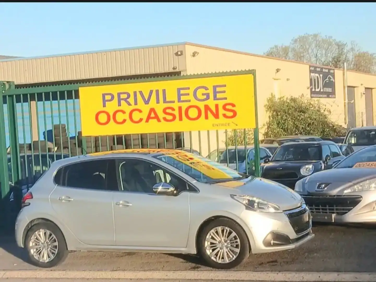 Peugeot 208 ALLURE 110cv TOIT PANO GPS AIRCOEL CAMERA JALU Grau - 1