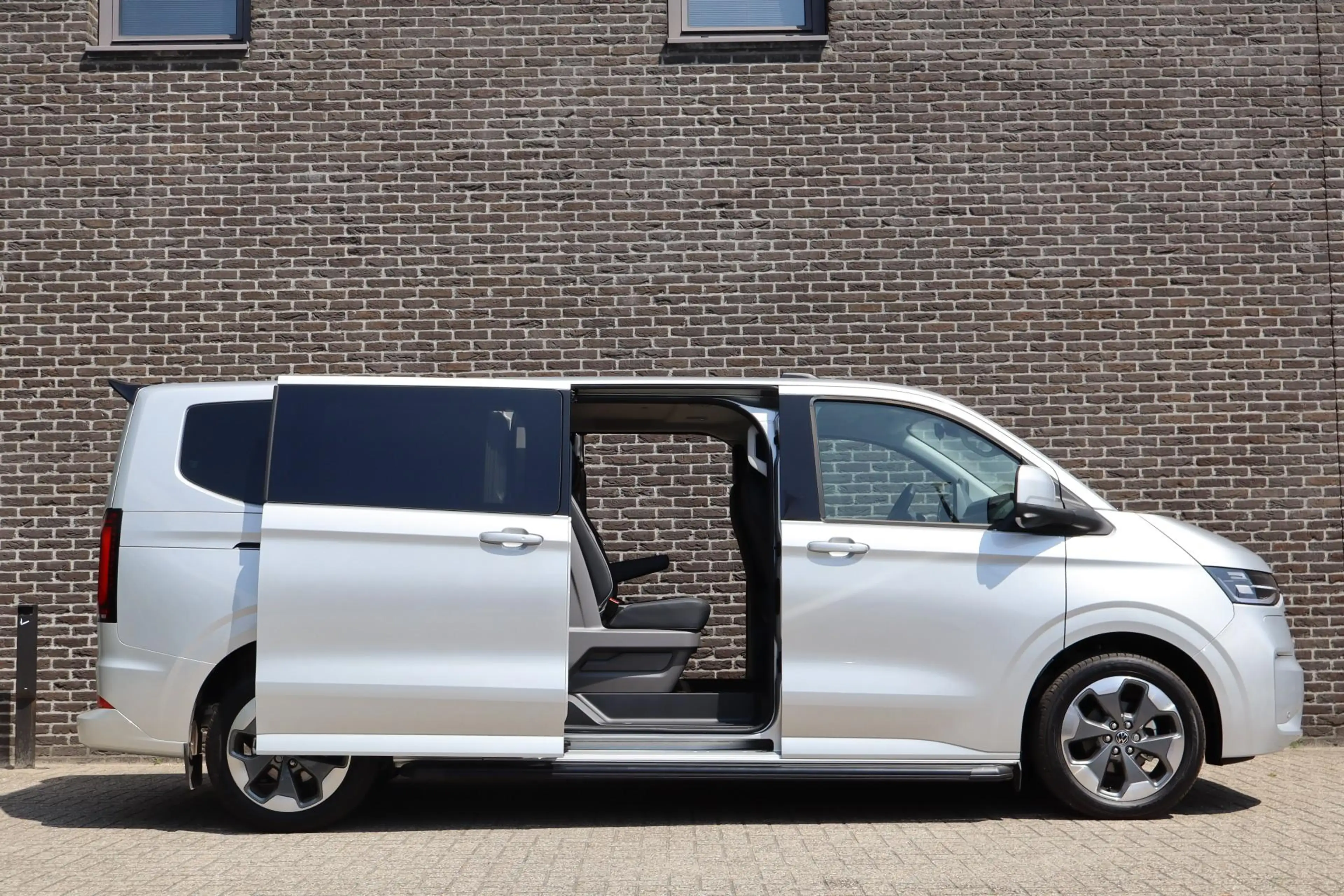 Volkswagen Transporter 2.5 eHybrid 233pk DC L2H1 30 Bulli | Dubbele Cabin — photo 4