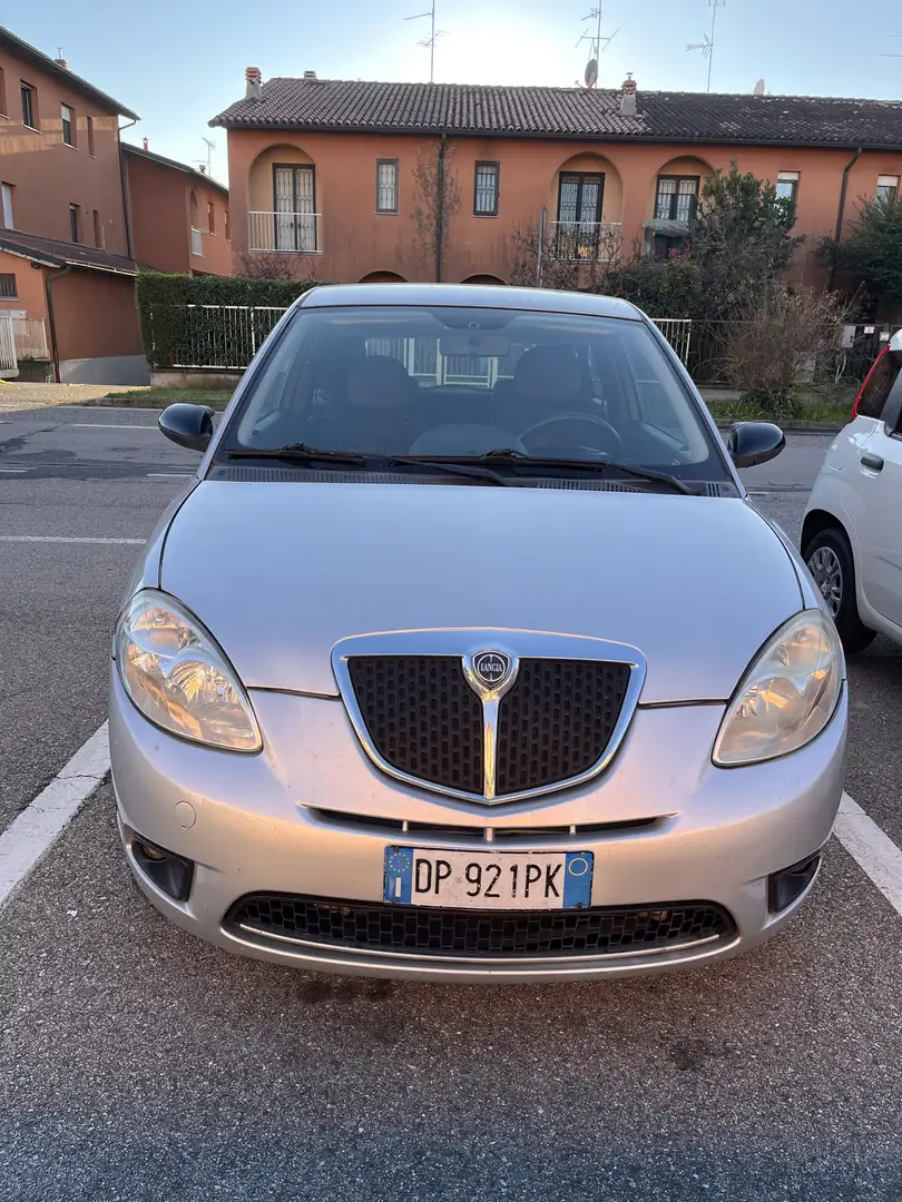 Lancia Y 1.2 16v LX c/abs,CL - 1