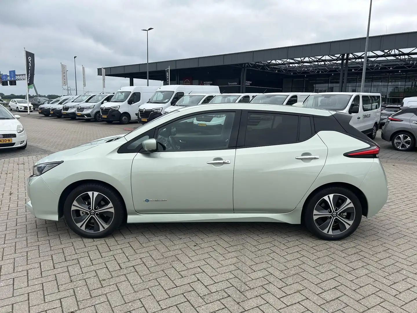 Nissan Leaf 2.ZERO EDITION 40 kWh | Apple CarPlay/Android Auto Grijs - 2